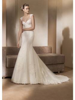 A-Line/Princess Straps Court Train Organza Bride Dress With Lace