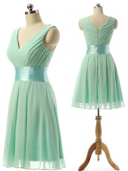 V-neck Chiffon Knee-length Sashes / Ribbons Modest Bridesmaid Dresses in UK