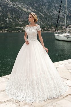 2018 de Tulle del cuello del barco con apliques vestidos de novia de una línea US$ 319.99 VEPLPQ ...