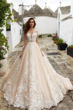 2018 mangas largas una línea Scoop vestidos de novia tul con apliques barrer el tren US$ 349.99  ...