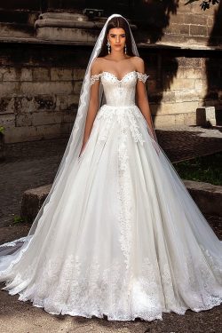 2018 Off La boda del hombro los vestidos de una línea de tul con aplicaciones de tejido y los gr ...