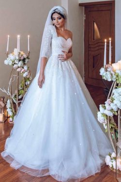 2018 One hombro una línea de vestidos de novia de tul con perlas barrer el tren US$ 349.99 VTOPH ...