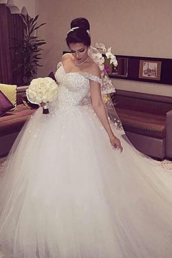 2019 Tulle fuera del hombro vestido de bola vestidos de novia con cuentas y flores hechas a mano ...