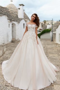 2018 una línea del hombro tul vestidos de novia con apliques tribunal tren US$ 289.99 VTOP8QGRDE ...