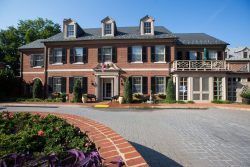 Choose Martha Jefferson House for Independent Living Residents