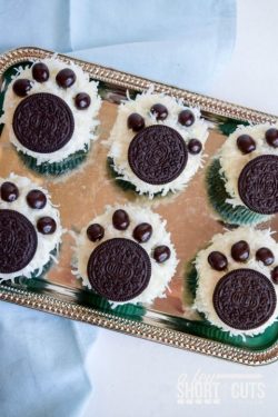 Polar bear paw cupcake