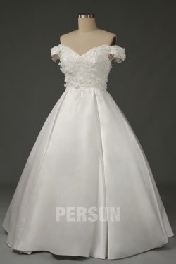 Robe de mariage princesse épaule dénudée embelli de fleurs