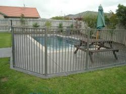 Pool fencing hamilton