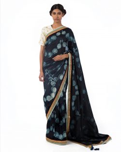 CHARCOAL FLORAL SCALLOP SHIBORI SILK SAREE SET