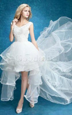 Robe de mariée sexy de traîne moyenne v encolure manche nulle en dentelle – GoodRobe