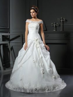 Abito da Sposa in Raso Ball Gown Coda A Strascico Cappella Allacciato Senza Maniche – Gill ...