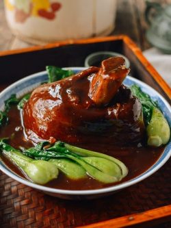 Chinese Braised Ti Pang (Pork Shank – 红烧蹄膀)