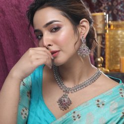 Shop exclusive designs of antique jewellery online