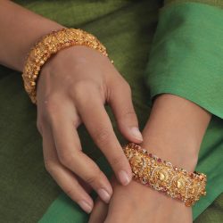 Shop Beautiful Designs Of Bangle Jewellery