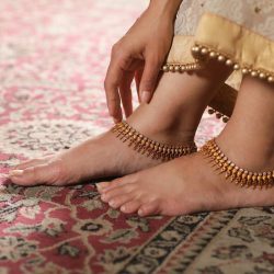 Choose The Alluring Pieces Of Anklets In India