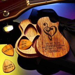 Advantage and Disadvantage of Custom Guitar Picks