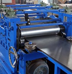 GUARDRAIL ROLL FORMING MACHINE