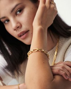 Taking a Look at the Latest Jewelry Trends in 2021 | Bnsds Fashion World