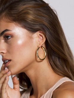 Taking a Look at the Latest Jewelry Trends in 2021 | Bnsds Fashion World