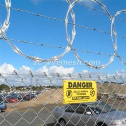 Barbed Wire With Buckled Blade