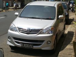 Penggantian Kaca Depan Toyota