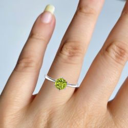 Classic Style of Gemstone Peridot Ring From Sagacia Jewelry