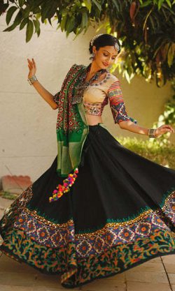 Buy Traditional Chaniya Choli & Lehenga Choli for Wedding or Navratri in the USA