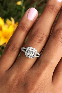 lab grown diamond engagement ring