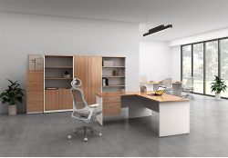 5 Ultimate Tips for Purchasing the Right Office Desk