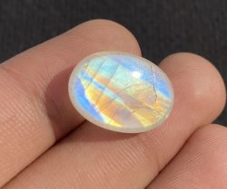 Top Quality Natural Rainbow Moonstone