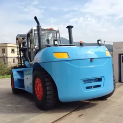 35 TON FORKLIFT