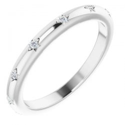 Women’s Wedding Band with circular diamonds