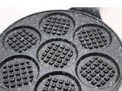 7-Hole Round Waffle Pan