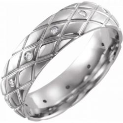 Men’s Patterned Wedding Band with Modern Design