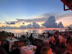 Under the Stars: Dining Magic by the Water’s Edge! ?✨