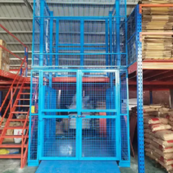 WAREHOUSE CARGO LIFT