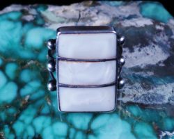 VINTAGE WHITE MOTHER OF PEARL INLAY RING