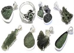 How Moldavite Jewelry is Different from Other Gemstones Jewelry