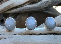 Wearing Moonstone Bracelets: How It Will Help You