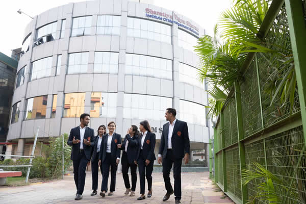Students at Bhartiya Vidya Bhavan Institute of Management Science, Kolkata