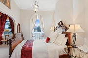 Stay in Style at Captain’s Retreat – A Standout Among Williamstown Hotels