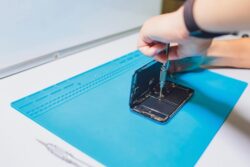 Why is Utmost Care Needed to Fix a Samsung Galaxy Phone Screen?
