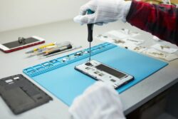 What Sets Professional Phone Repair Technicians in Figtree Apart?