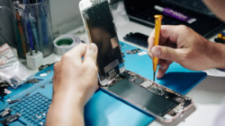 Why a Phone Repair Service Is the Best Solution After Dropping Your Phone