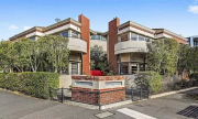 Stylish Apartments in Williamstown Steps Away from the Water