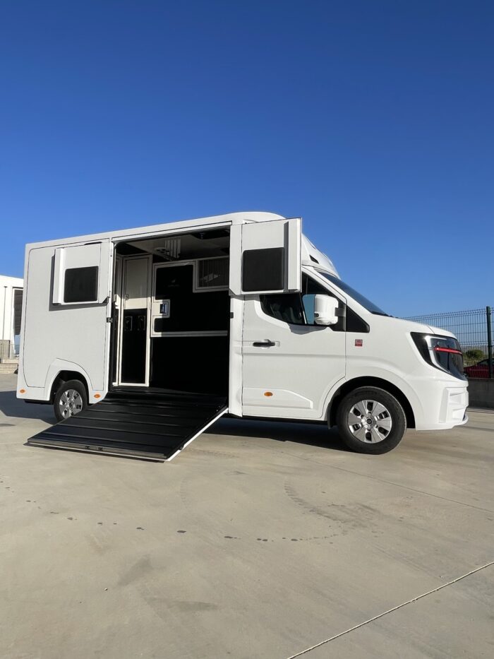 2 Horse Truck: 2026 Premium Equine Transport