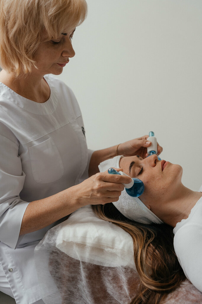 Can Red Carpet Facial Make Skin Look Better in Photos?