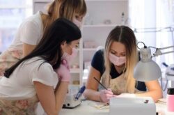 From Classroom to Salon: What to Expect at Beauty School