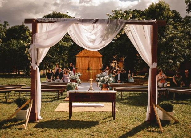 A Scenic Mountain Backdrop for Your Special Day