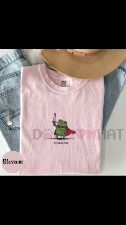 😉 9 Cute New Tees & Embroidered Drops You’ll Be Obsessed With 💖